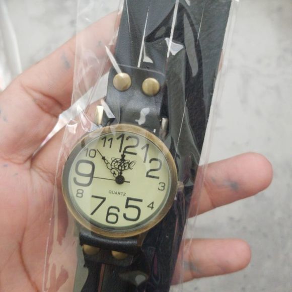 HIGH QUALITY WOMAN FASHION WATCHES - Picture 4 of 4